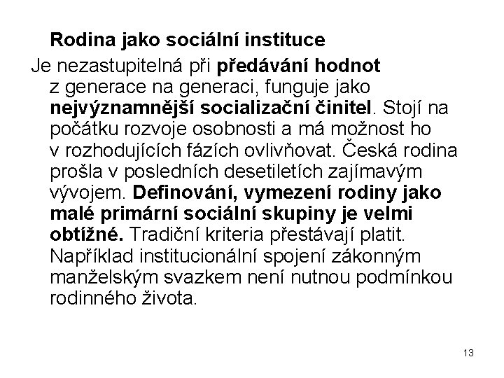 Rodina jako sociální instituce Je nezastupitelná při předávání hodnot z generace na generaci, funguje