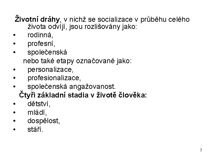  Životní dráhy, v nichž se socializace v průběhu celého života odvíjí, jsou rozlišovány