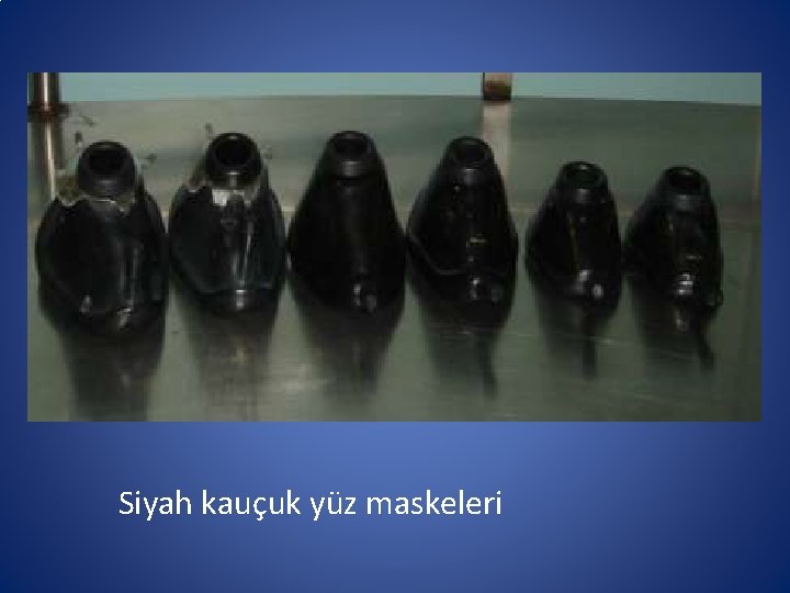 Siyah kauçuk yüz maskeleri Siyah kauçuk yüz maskeleri