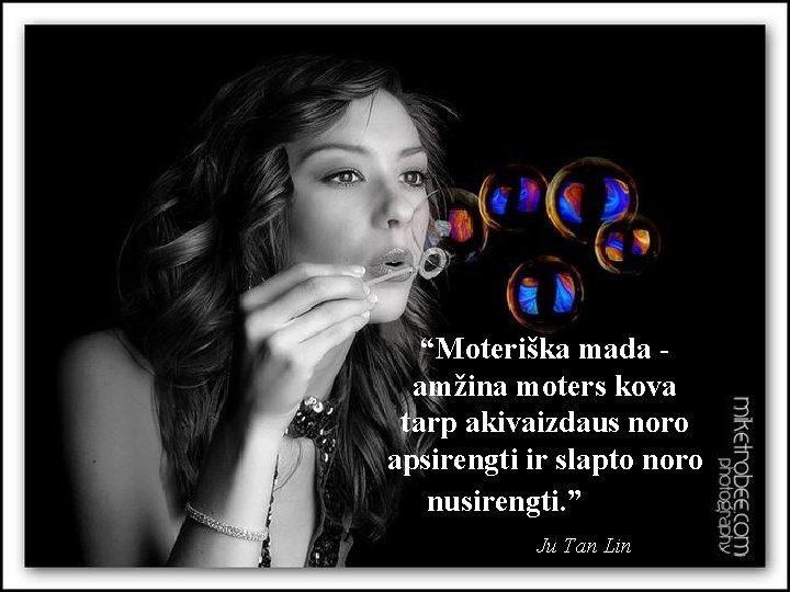 “Moteriška mada amžina moters kova tarp akivaizdaus noro apsirengti ir slapto noro nusirengti. ”