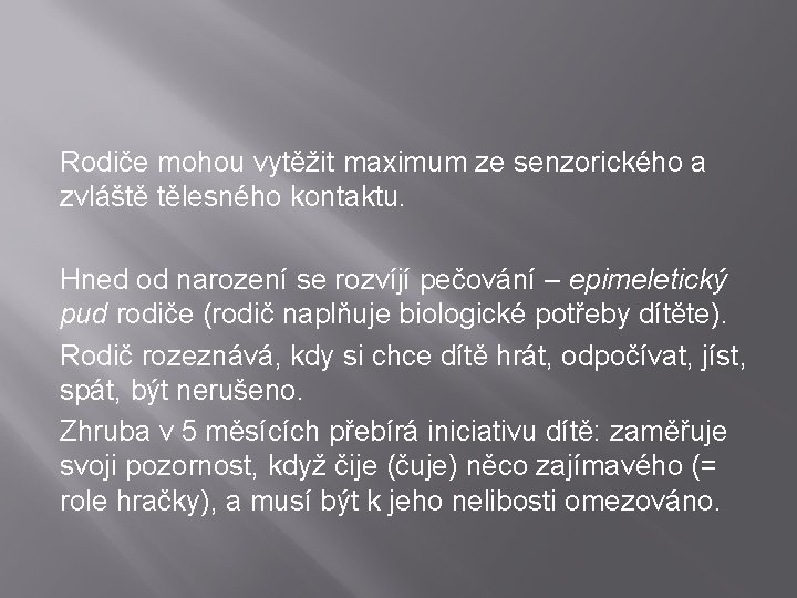 Rodiče mohou vytěžit maximum ze senzorického a zvláště tělesného kontaktu. Hned od narození se