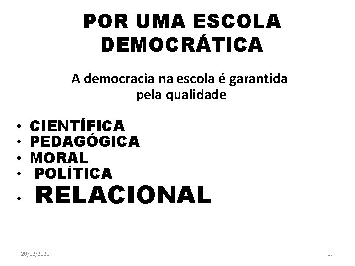 POR UMA ESCOLA DEMOCRÁTICA A democracia na escola é garantida pela qualidade • •