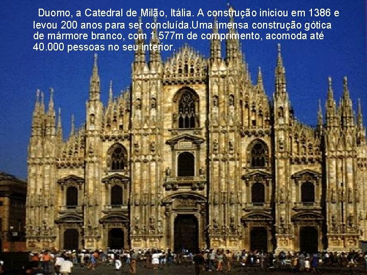 Duomo, a Catedral de Milão, Itália. A construção iniciou em 1386 e levou 200