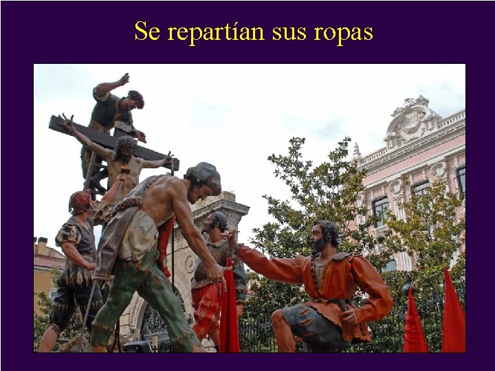 Se repartían sus ropas Se repartían sus ropas
