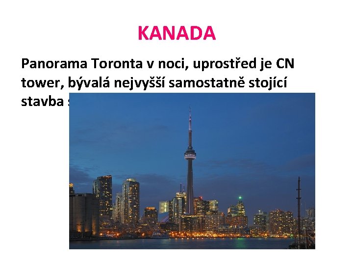 KANADA Panorama Toronta v noci, uprostřed je CN tower, bývalá nejvyšší samostatně stojící stavba