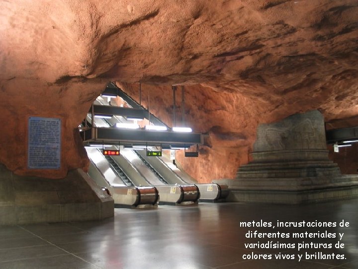 metales, incrustaciones de diferentes materiales y variadísimas pinturas de colores vivos y brillantes. 