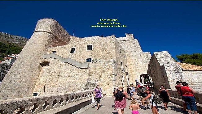 Fort Revelin et la porte de Ploce, un autre accès à la vieille ville.