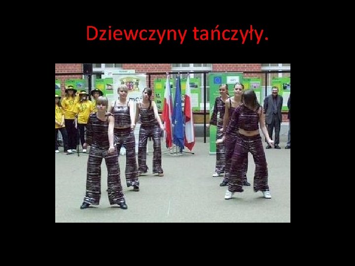 Dziewczyny tańczyły. Dziewczyny tańczyły.