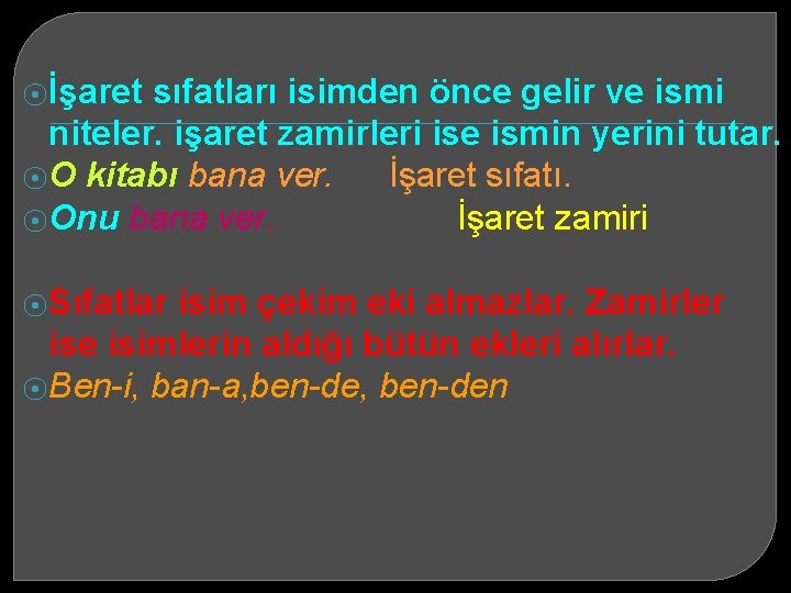 ⦿İşaret sıfatları isimden önce gelir ve ismi niteler. işaret zamirleri ise ismin yerini tutar.