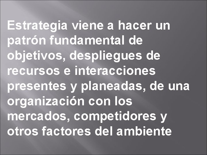 Estrategia viene a hacer un patrón fundamental de objetivos, despliegues de recursos e interacciones