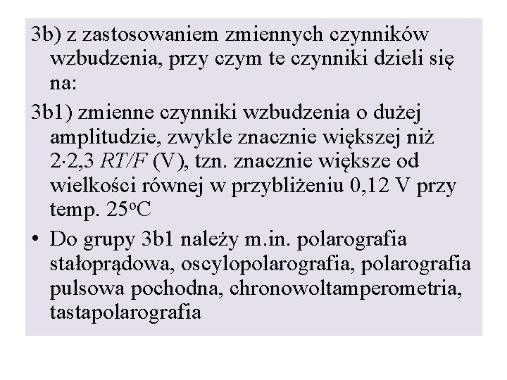 3 b) z zastosowaniem zmiennych czynników wzbudzenia, przy czym te czynniki dzieli się na: