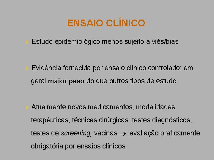 ENSAIO CLÍNICO Ø Estudo epidemiológico menos sujeito a viés/bias Ø Evidência fornecida por ensaio