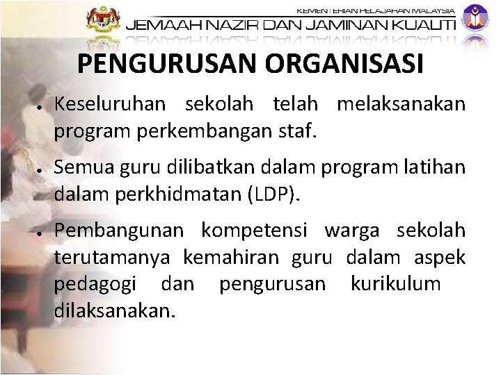 PENGURUSAN ORGANISASI ● ● ● Keseluruhan sekolah telah melaksanakan program perkembangan staf. Semua guru