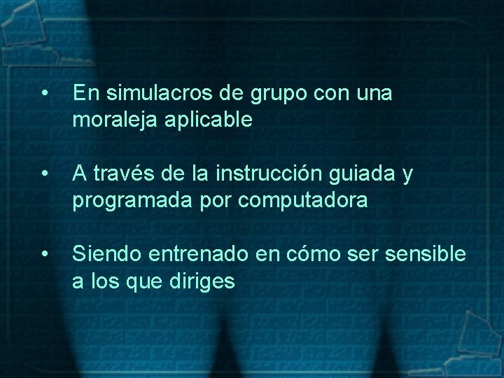  • En simulacros de grupo con una moraleja aplicable • A través de