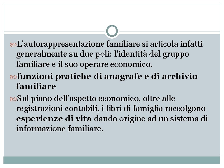  L'autorappresentazione familiare si articola infatti generalmente su due poli: l'identità del gruppo familiare