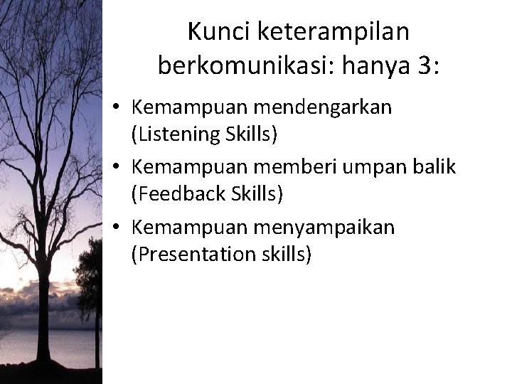 Kunci keterampilan berkomunikasi: hanya 3: • Kemampuan mendengarkan (Listening Skills) • Kemampuan memberi umpan