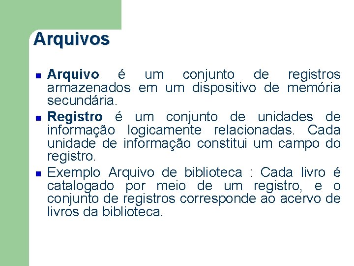 Arquivos Arquivo é um conjunto de registros armazenados em um dispositivo de memória secundária.