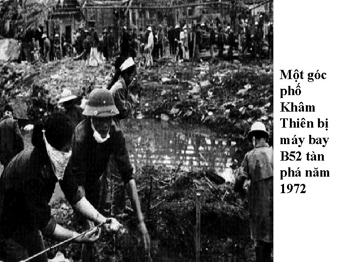 Một góc phố Khâm Thiên bị máy bay B 52 tàn phá năm 1972