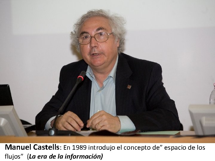 Manuel Castells: En 1989 introdujo el concepto de” espacio de los flujos” (La era