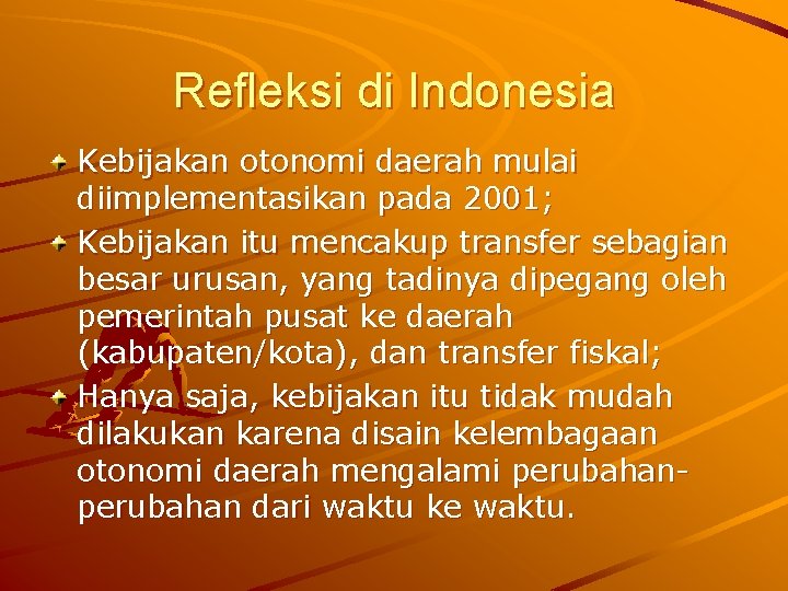 Refleksi di Indonesia Kebijakan otonomi daerah mulai diimplementasikan pada 2001; Kebijakan itu mencakup transfer