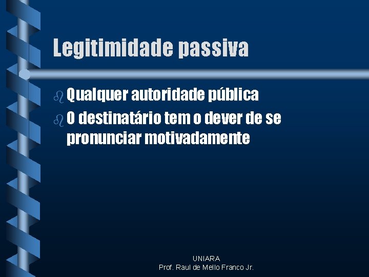 Legitimidade passiva b Qualquer autoridade pública b O destinatário tem o dever de se