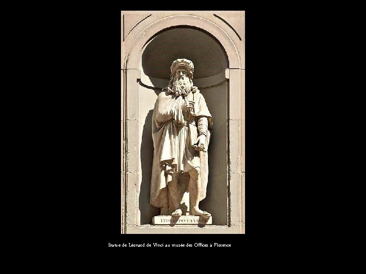 Statue de Léonard de Vinci au musée des Offices à Florence 