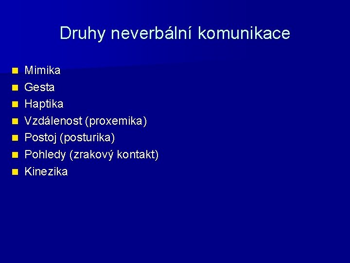 Druhy neverbální komunikace n n n n Mimika Gesta Haptika Vzdálenost (proxemika) Postoj (posturika)