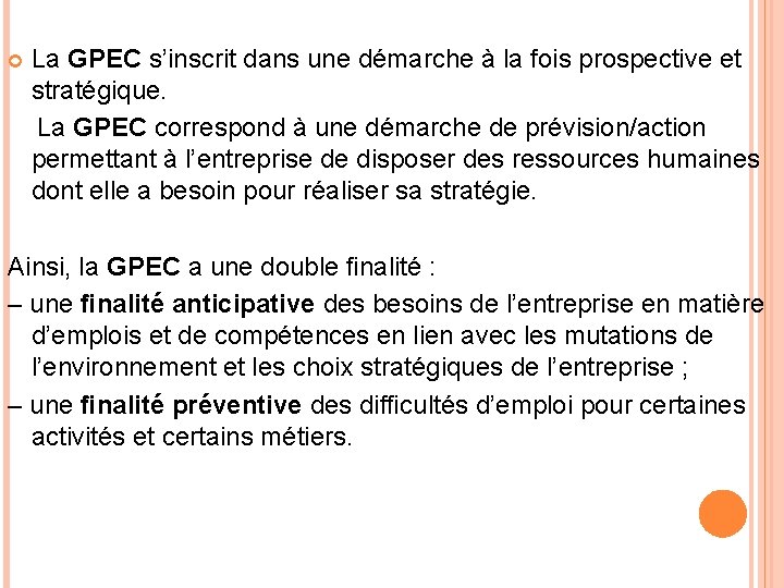  La GPEC s’inscrit dans une démarche à la fois prospective et stratégique. La