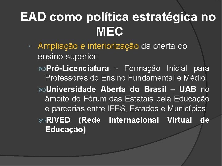 EAD como política estratégica no MEC Ampliação e interiorização da oferta do ensino superior.