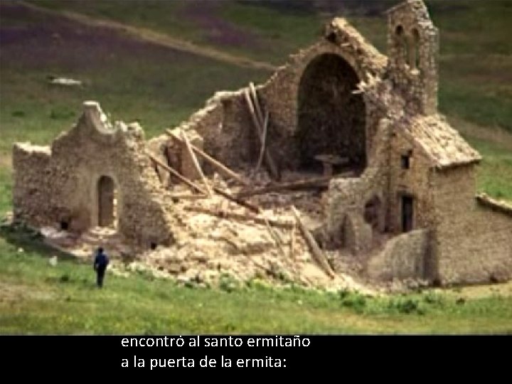 encontró al santo ermitaño a la puerta de la ermita: 