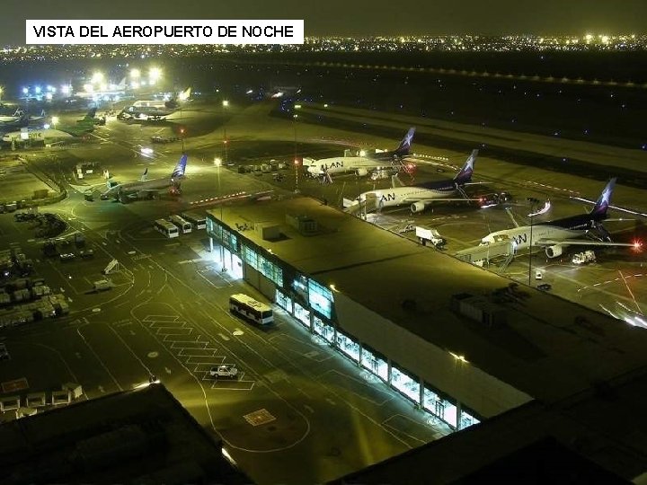 VISTA DEL AEROPUERTO DE NOCHE 