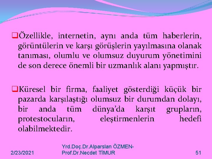 qÖzellikle, internetin, aynı anda tüm haberlerin, görüntülerin ve karşı görüşlerin yayılmasına olanak tanıması, olumlu