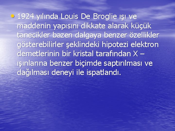  • 1924 yılında Louis De Broglie ışı ve maddenin yapısını dikkate alarak küçük