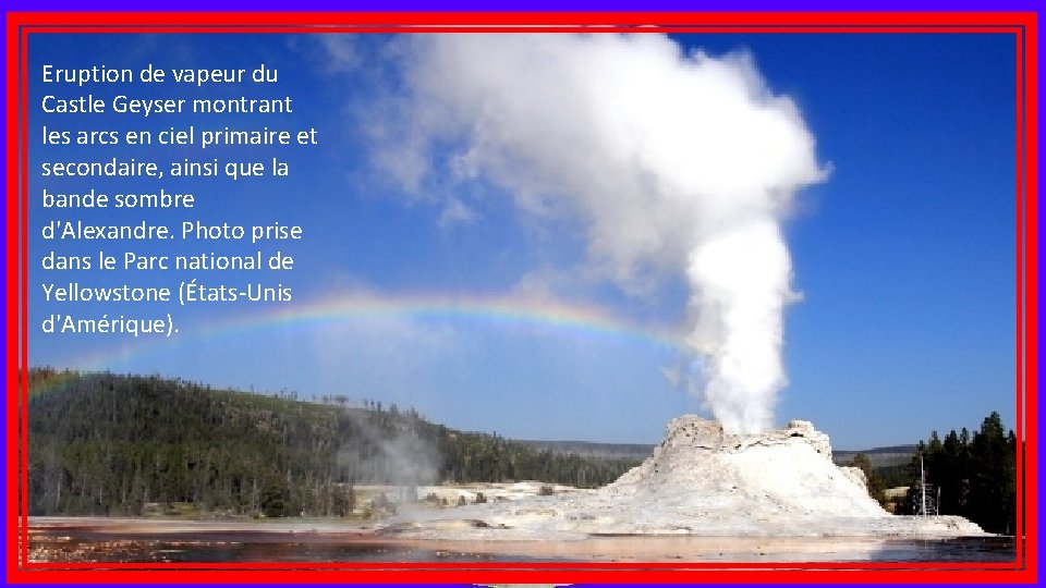 Eruption de vapeur du Castle Geyser montrant les arcs en ciel primaire et secondaire,