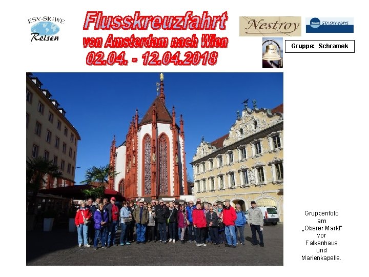 Gruppe: Schramek Gruppenfoto am „Oberer Markt“ vor Falkenhaus und Marienkapelle. 