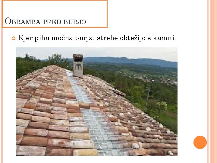 OBRAMBA PRED BURJO Kjer piha močna burja, strehe obtežijo s kamni. 