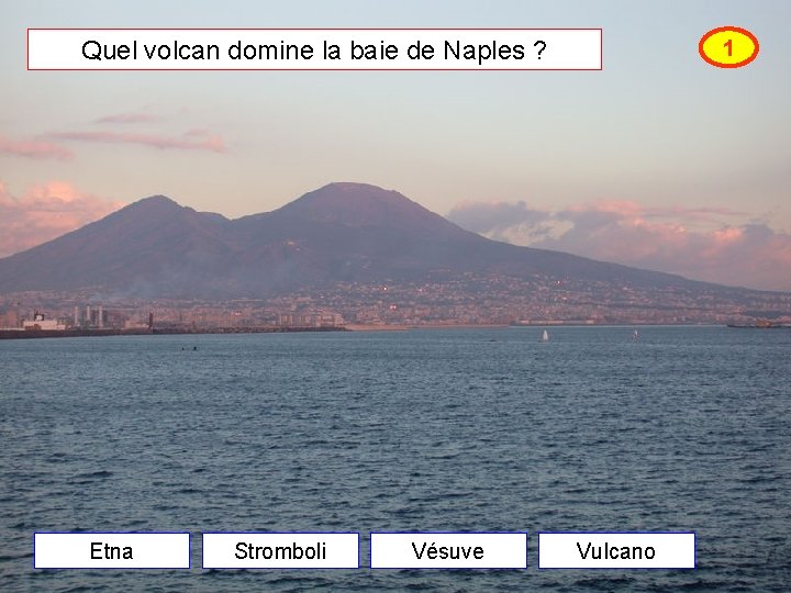 Quel volcan domine la baie de Naples ? Etna Stromboli Vésuve 1 Vulcano 