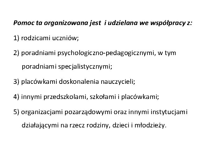 Pomoc ta organizowana jest i udzielana we współpracy z: 1) rodzicami uczniów; 2) poradniami