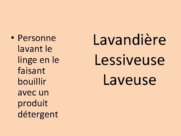  • Personne lavant le linge en le faisant bouillir avec un produit détergent