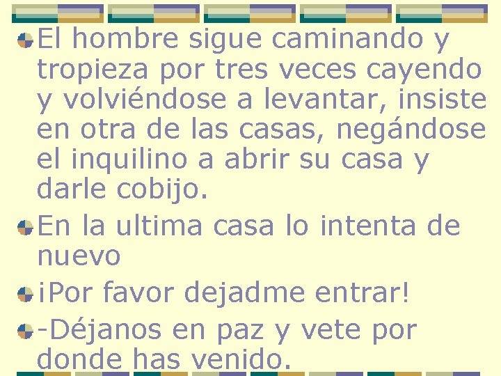 El hombre sigue caminando y tropieza por tres veces cayendo y volviéndose a levantar,