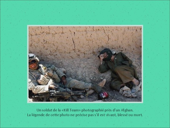 Un soldat de la «Kill Team» photographié près d’un Afghan. La légende de cette