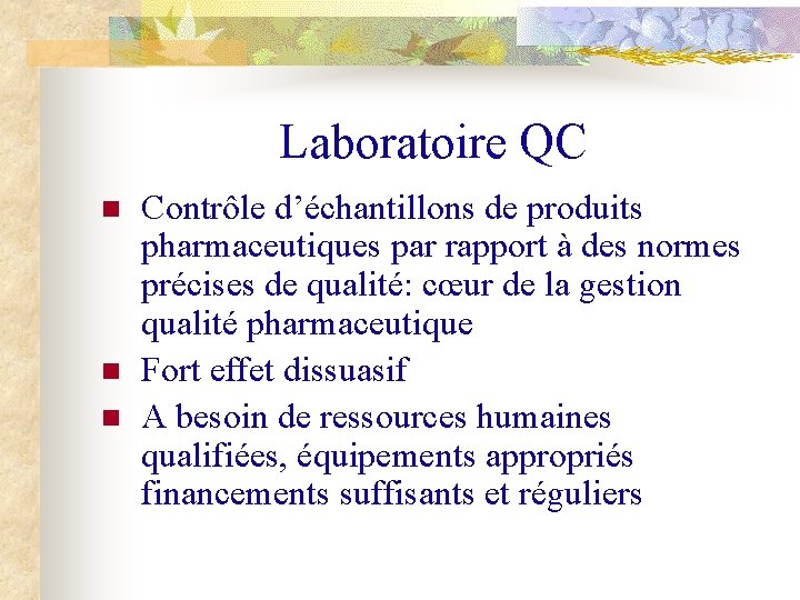 Laboratoire QC n n n Contrôle d’échantillons de produits pharmaceutiques par rapport à des