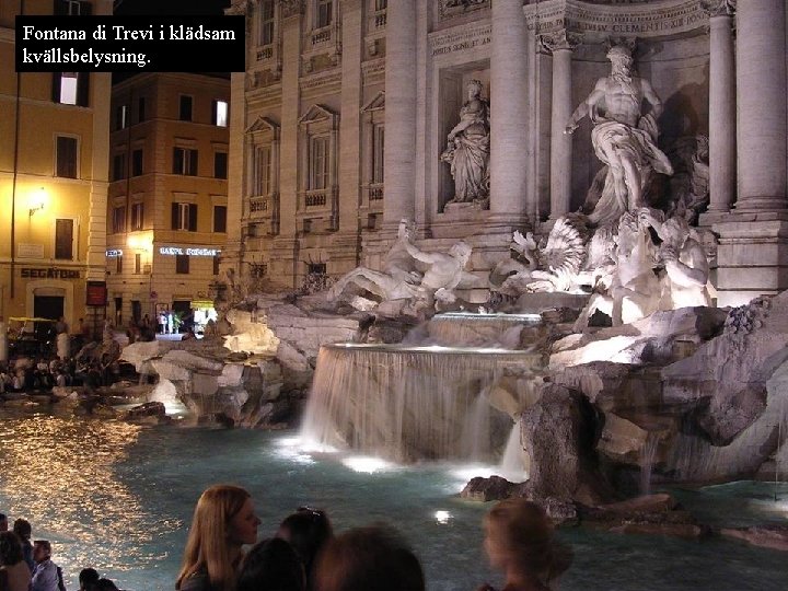 Fontana di Trevi i klädsam kvällsbelysning. 