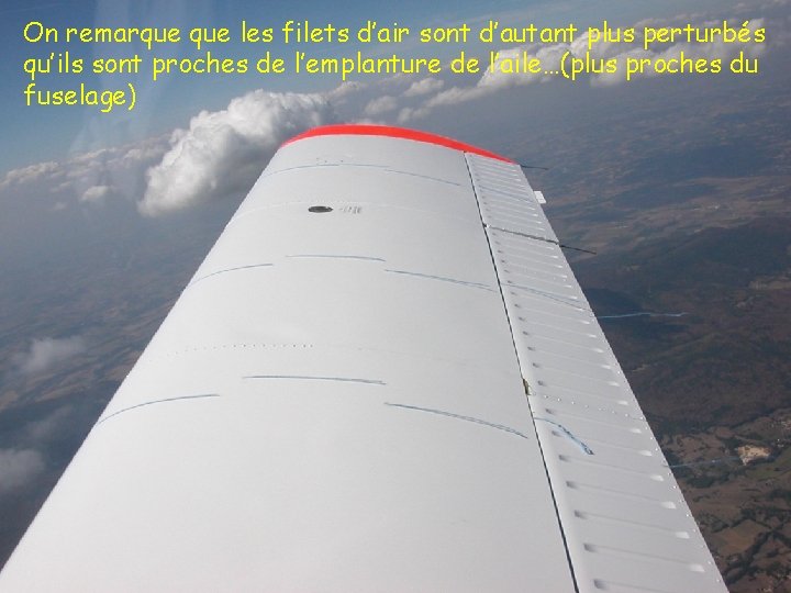 On remarque les filets d’air sont d’autant plus perturbés qu’ils sont proches de l’emplanture