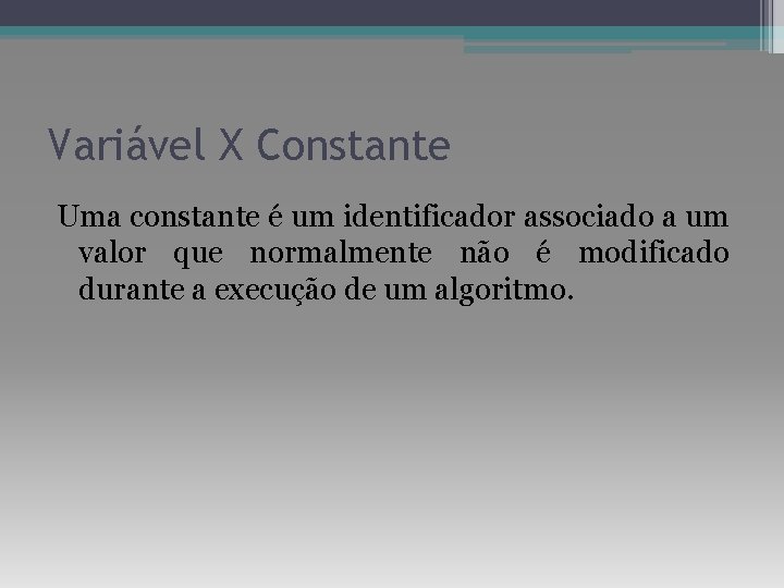 Variável X Constante Uma constante é um identificador associado a um valor que normalmente