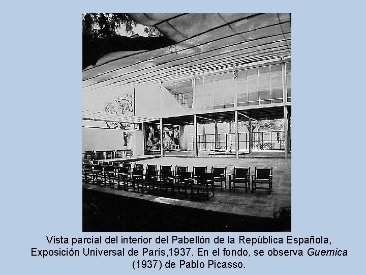 Vista parcial del interior del Pabellón de la República Española, Exposición Universal de París,