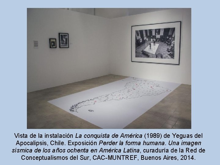 Vista de la instalación La conquista de América (1989) de Yeguas del Apocalipsis, Chile.