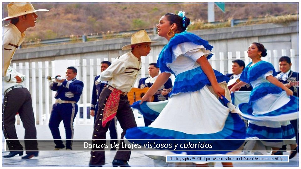 Danzas de trajes vistosos y coloridos Photography © 2014 por Mario Alberto Chávez Cárdenas
