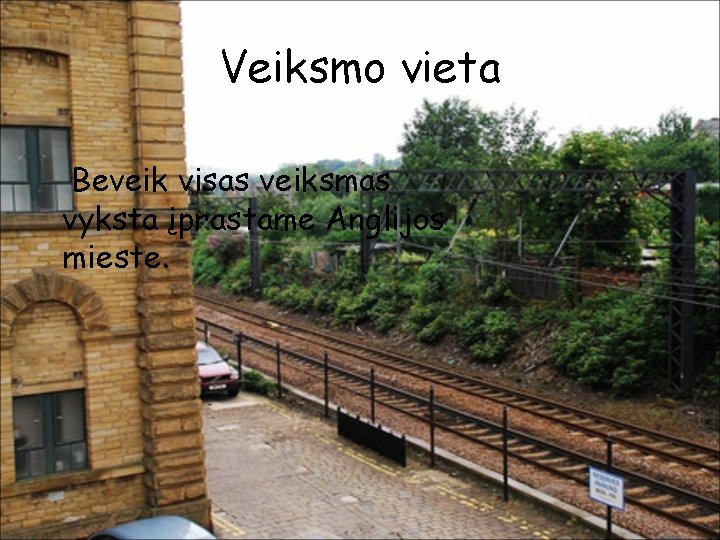 Veiksmo vieta Beveik visas veiksmas vyksta įprastame Anglijos mieste. 