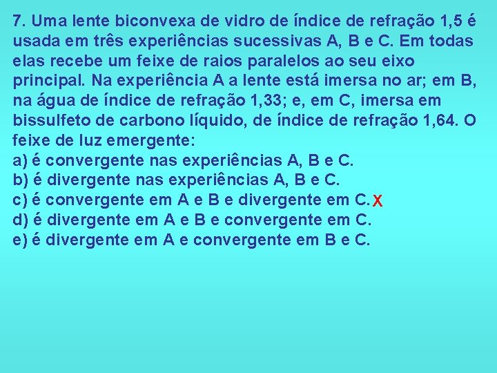 7. Uma lente biconvexa de vidro de índice de refração 1, 5 é usada